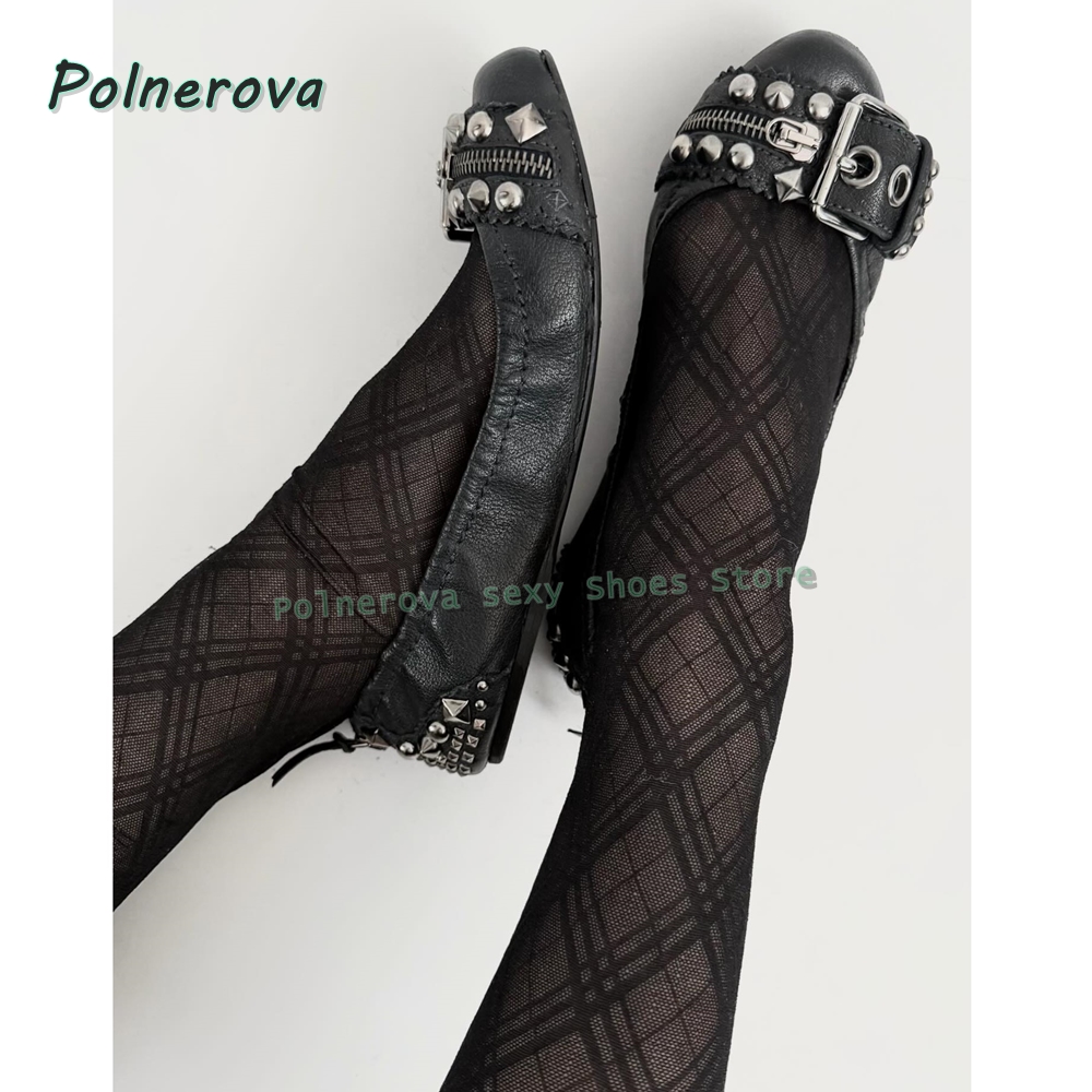 Street Fashion Shoes - Туфли Мэри Джейн с заклепками и