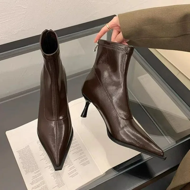 Street Fashion Rome 2025 - Новинка осени 2025 года, тонкие женские